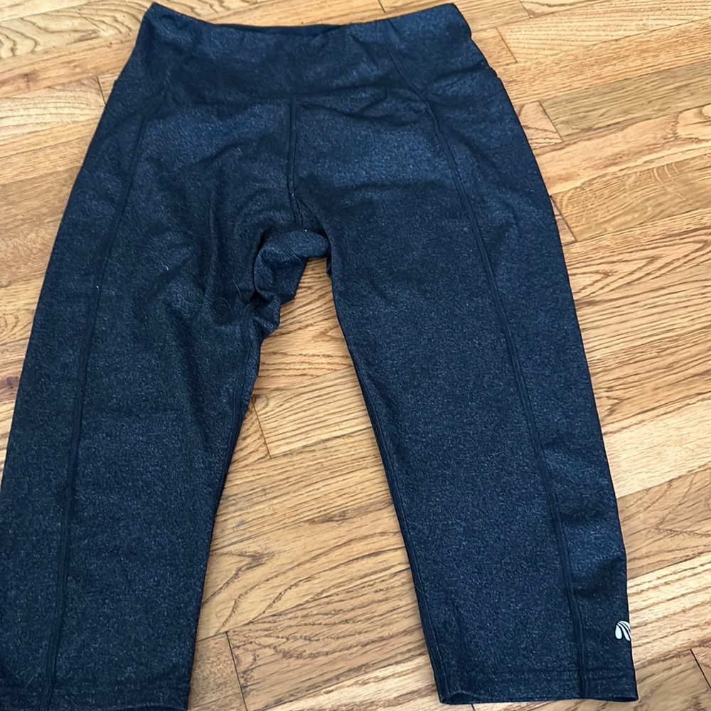 Marika yoga pants capri gray